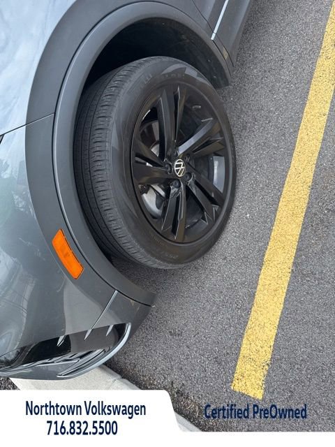 Certified 2023 Volkswagen Tiguan SE R-Line FWD image 3