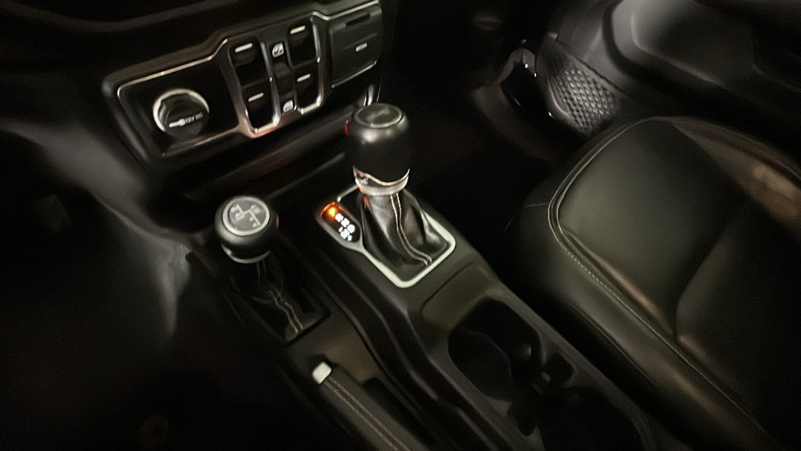 Used 2022 Jeep Wrangler Unlimited Sahara AWD/4WD image 24