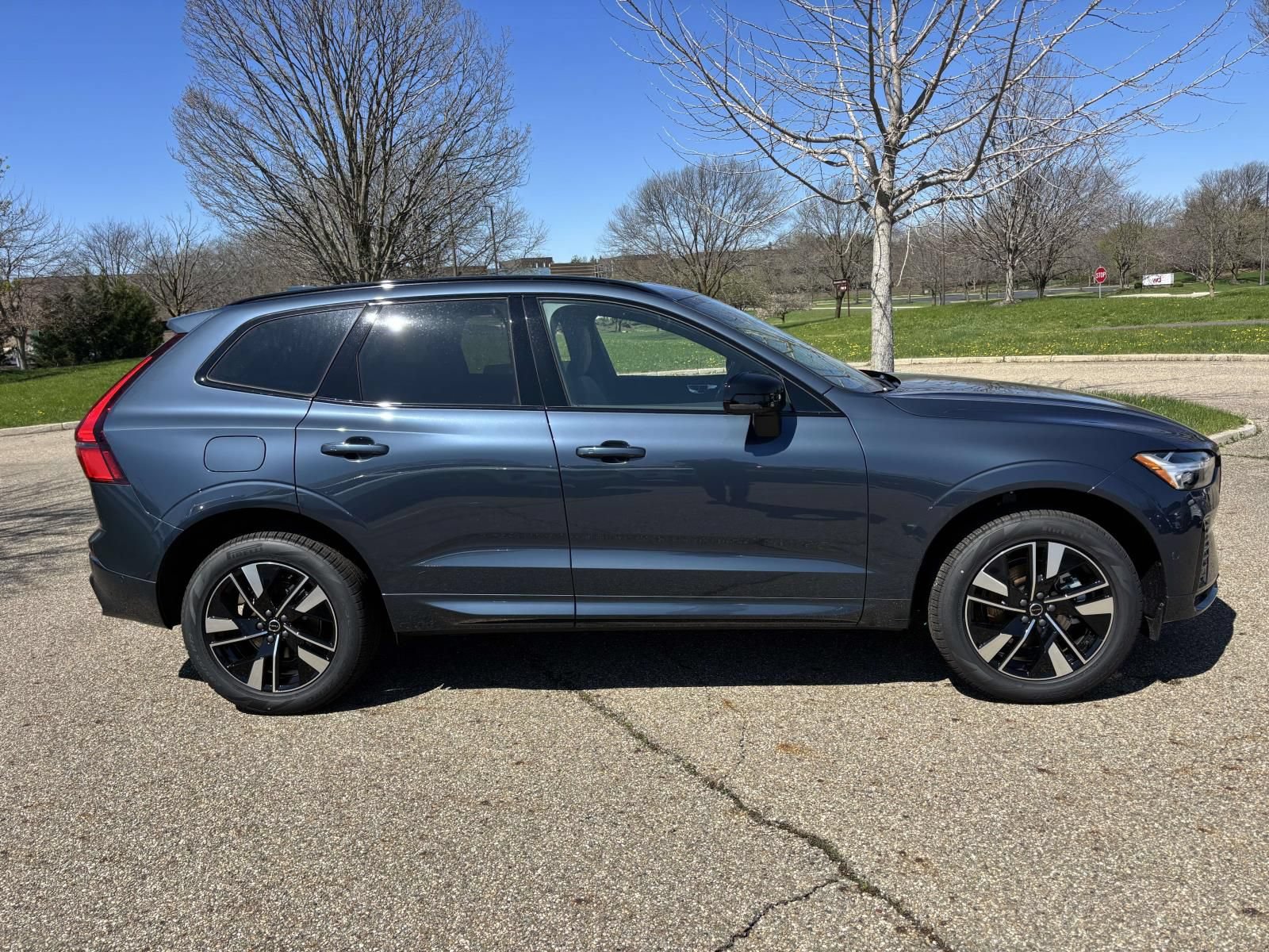 New 2026 Volvo XC60 B5 Plus w/ Protection Package Premier AWD/4WD image 4