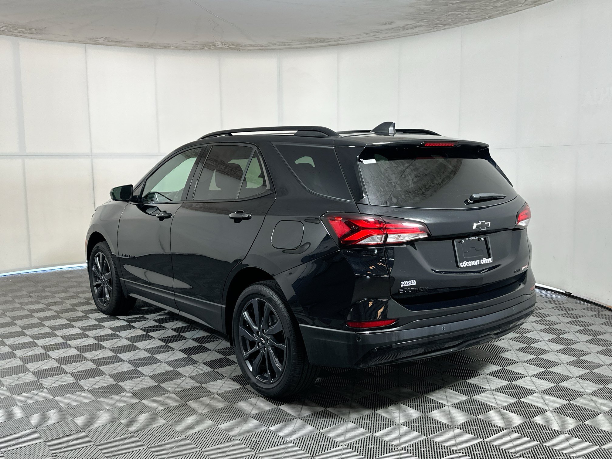 Used 2024 Chevrolet Equinox RS AWD/4WD image 5
