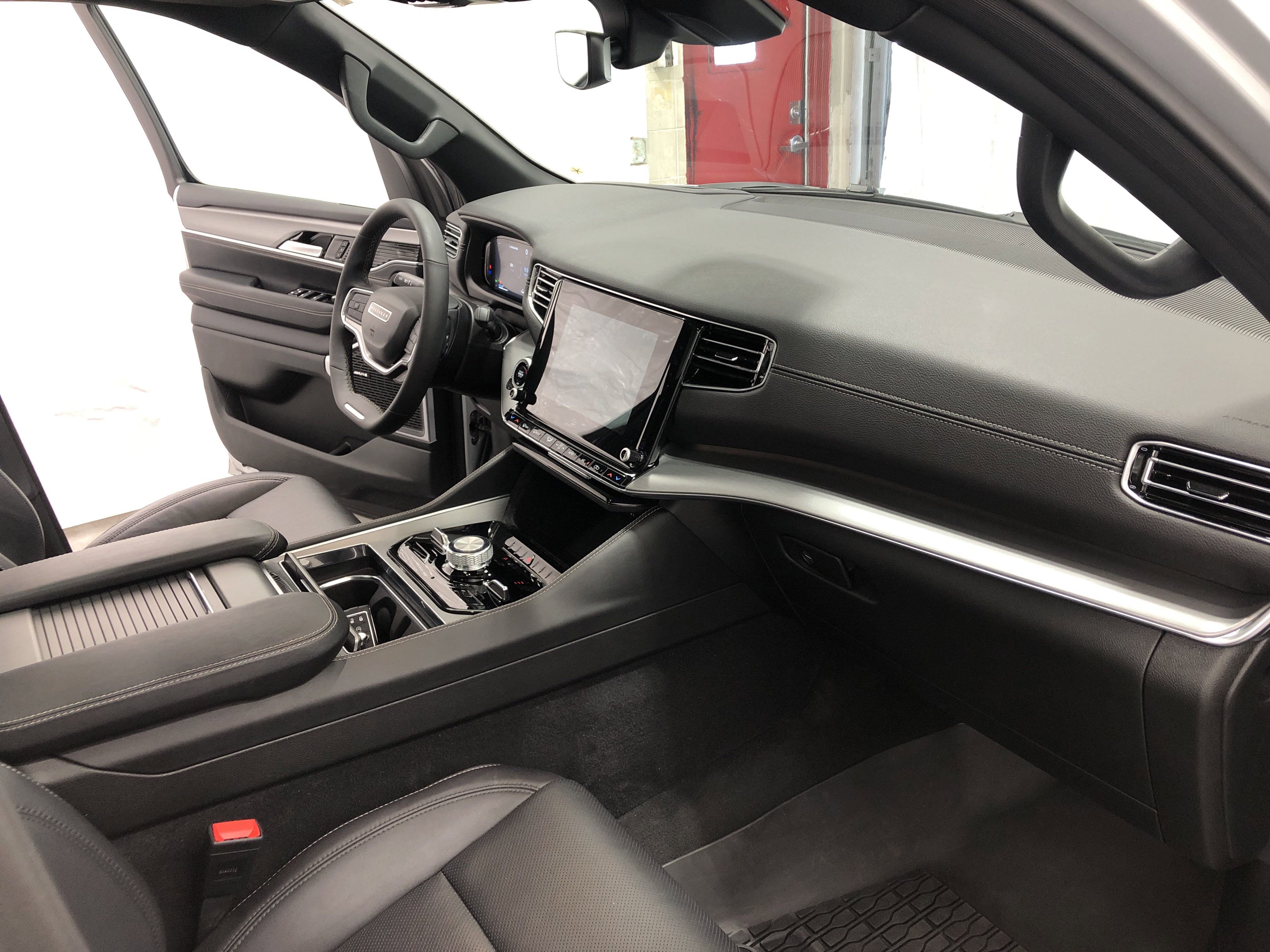 Used 2024 Jeep Wagoneer Series II w/ Convenience Group I image 12