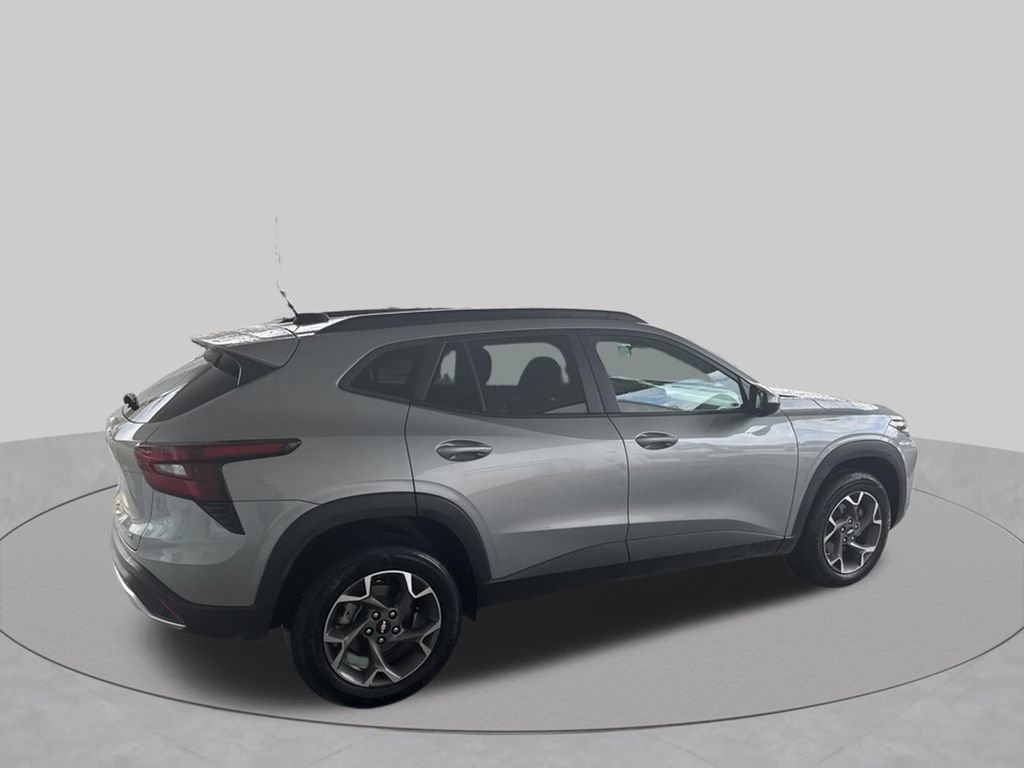 Used 2024 Chevrolet Trax LT FWD image 8