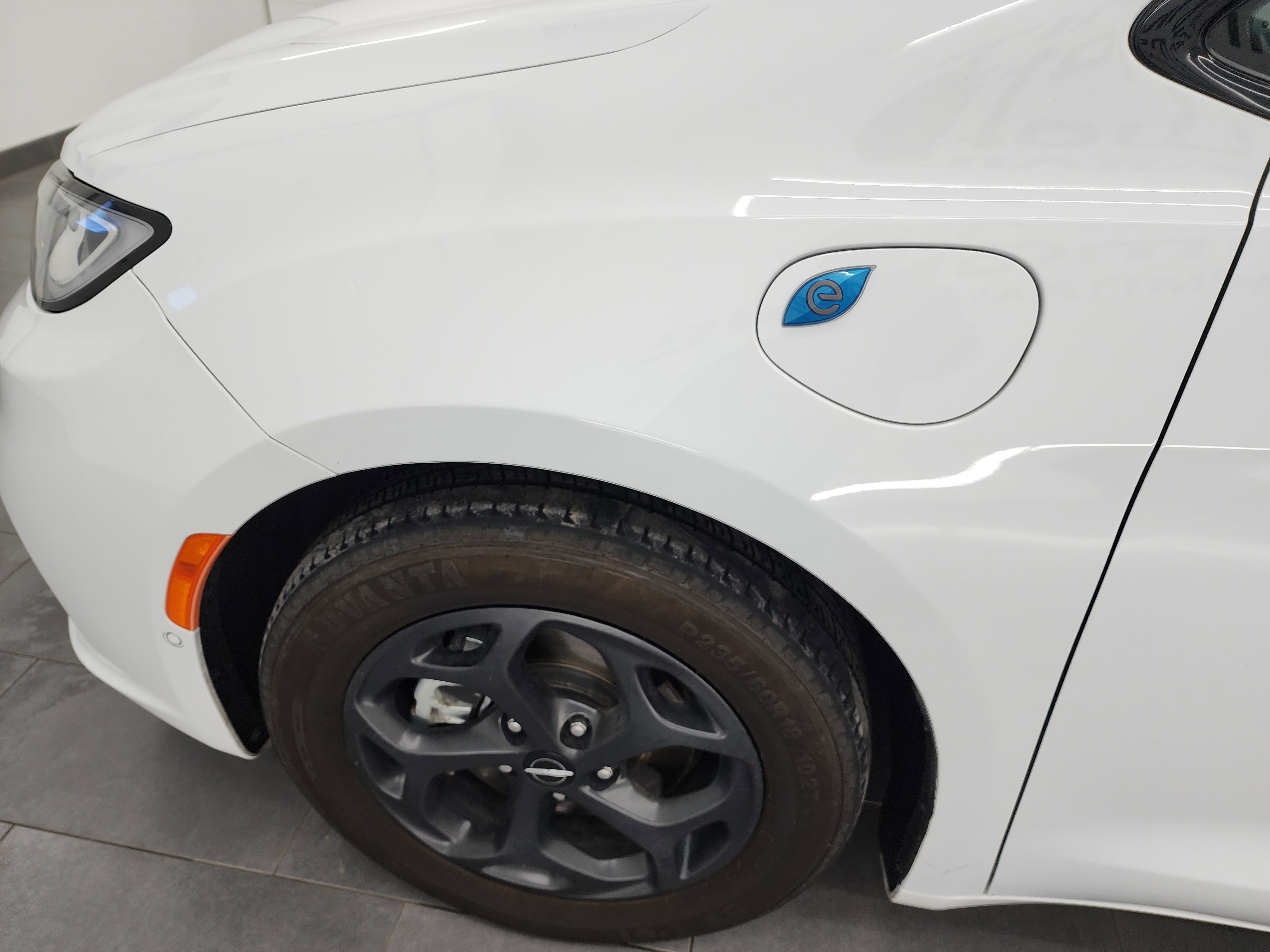 Used 2024 Chrysler Pacifica Limited image 37