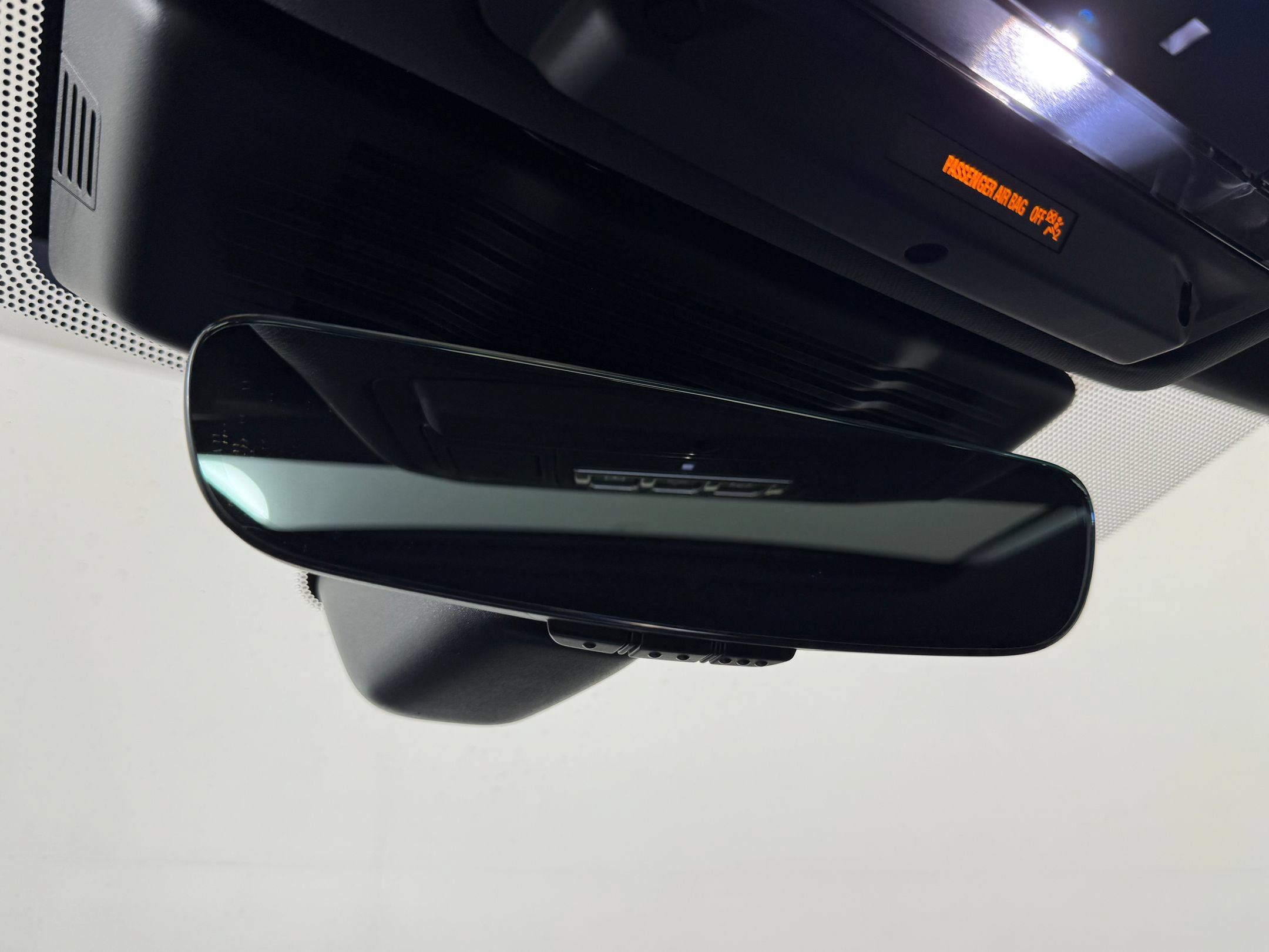 Used 2025 Land Rover Discovery S AWD/4WD image 18