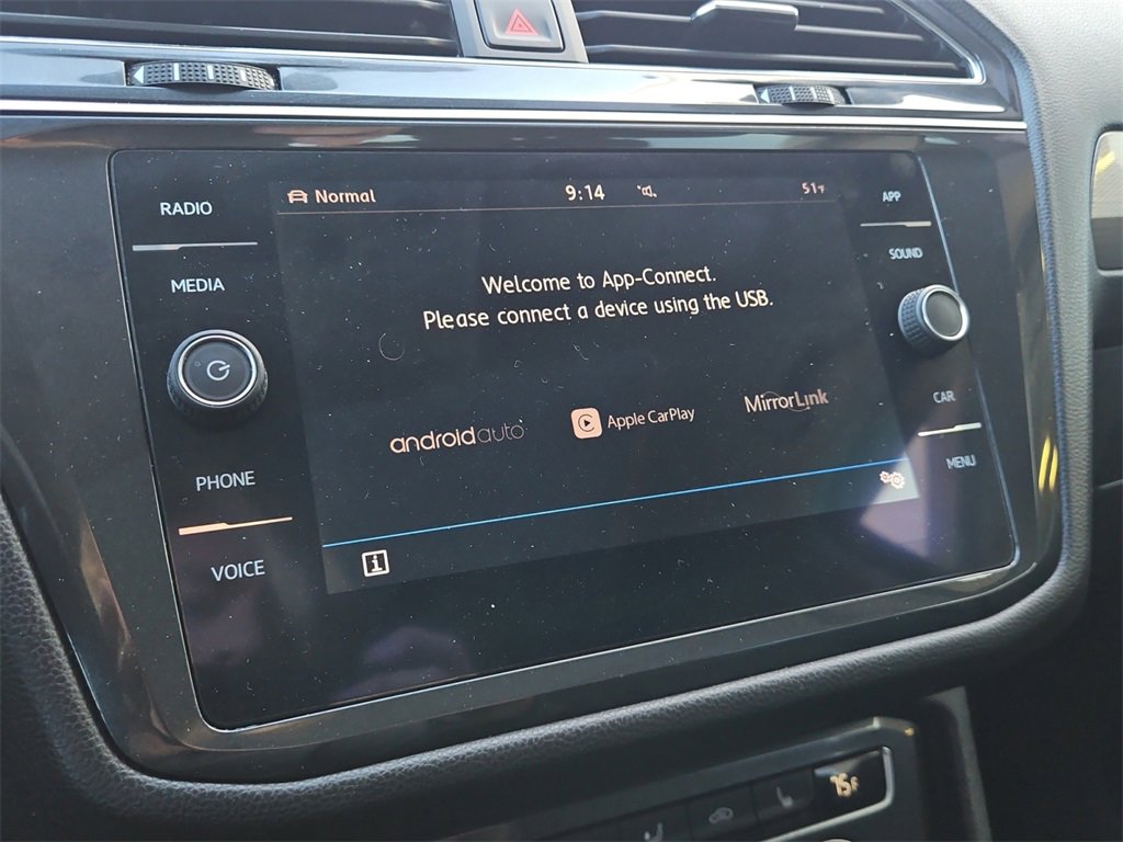 Used 2018 Volkswagen Tiguan SE w/ Panoramic Sunroof Package image 12