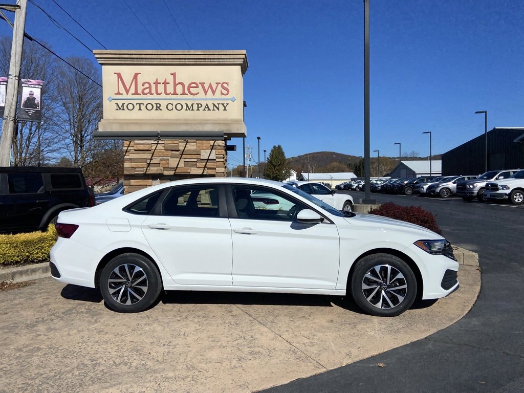 Used 2024 Volkswagen Jetta S image 4