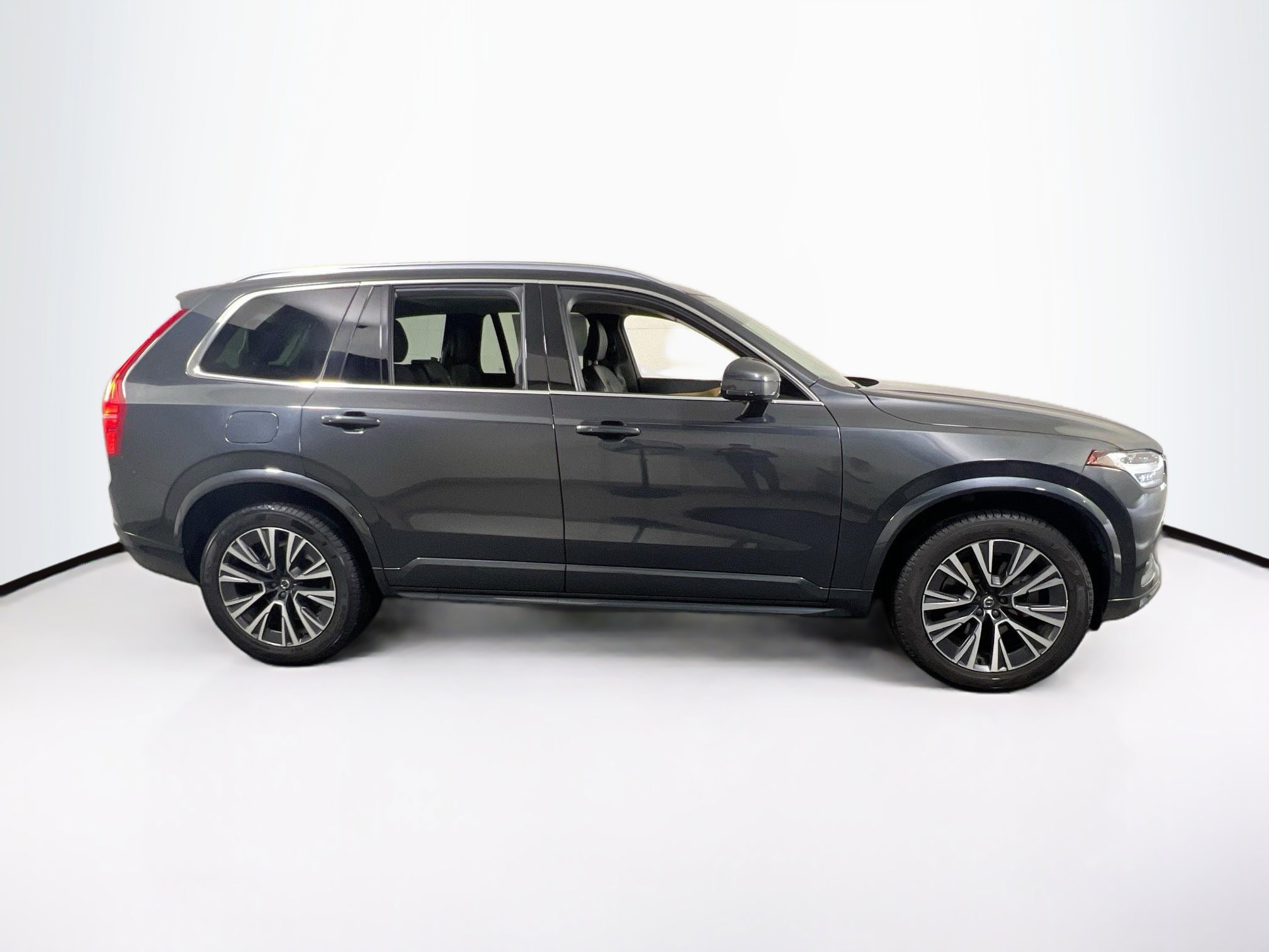 Used 2022 Volvo XC90 T5 Momentum w/ Protection Package Premier AWD/4WD image 4