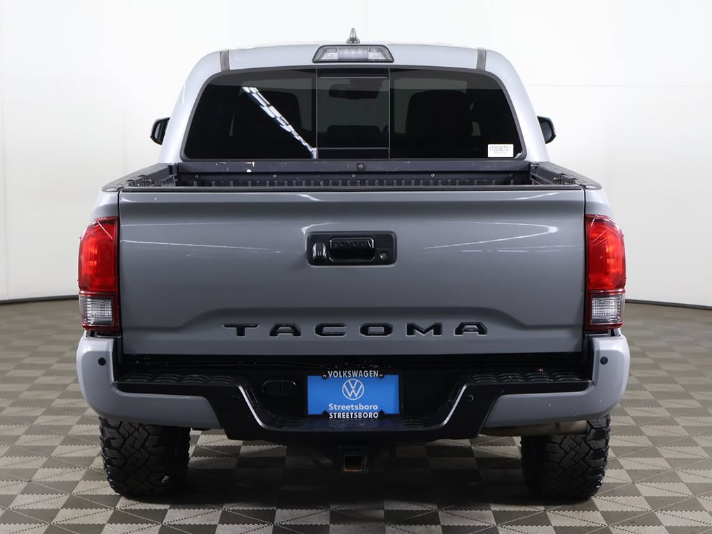 Used 2018 Toyota Tacoma TRD Sport AWD/4WD image 14