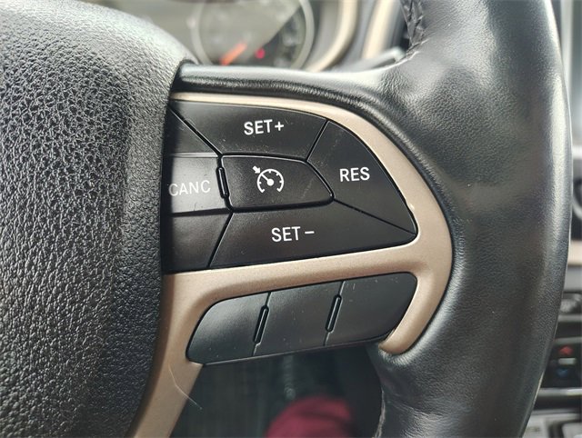 Used 2015 Jeep Cherokee Limited image 16