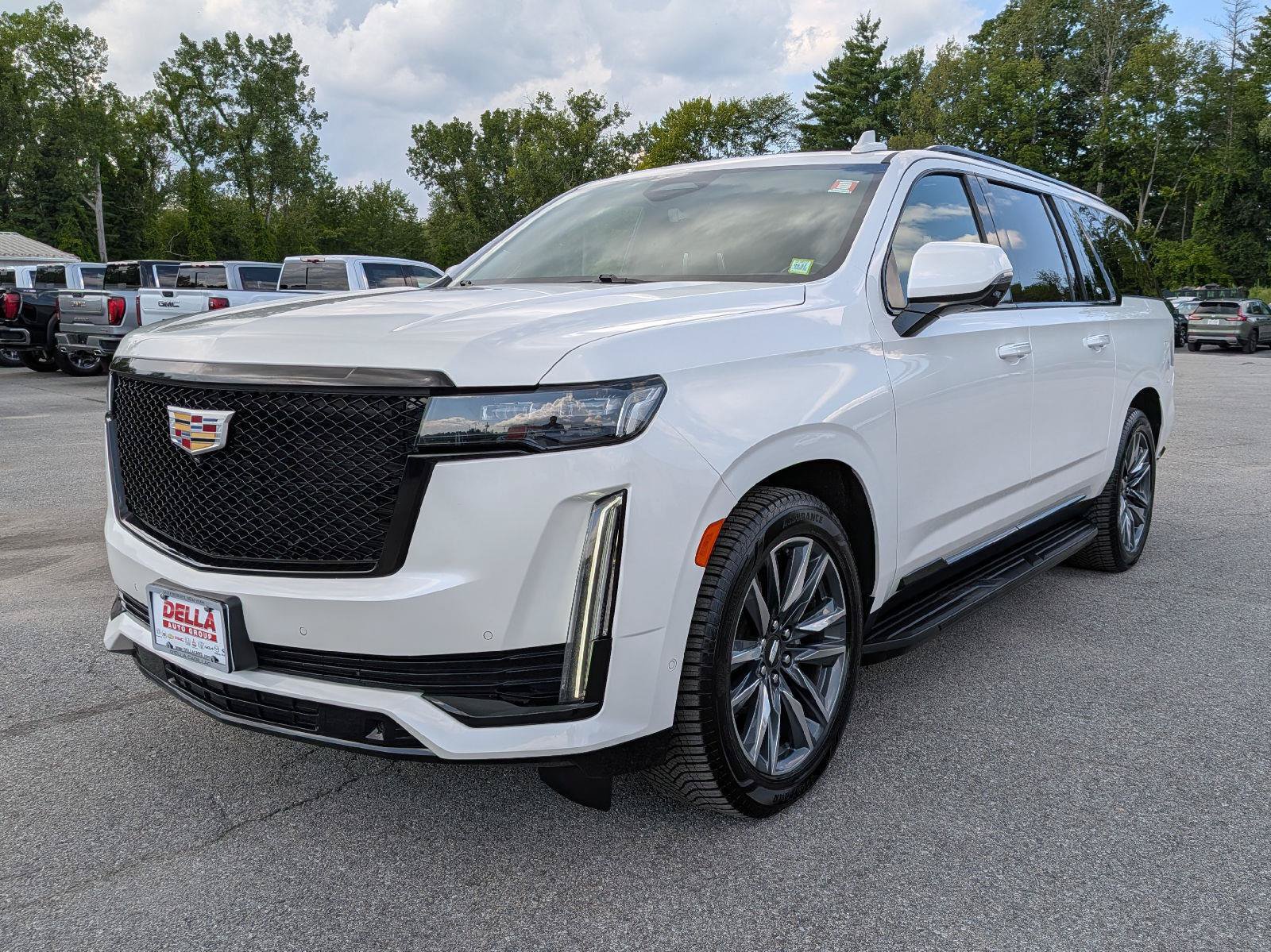 Used 2022 Cadillac Escalade ESV Sport Platinum AWD/4WD image 3