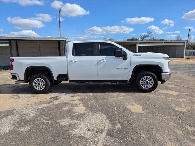 Used 2024 Chevrolet Silverado 2500 LT w/ Convenience Package image 3