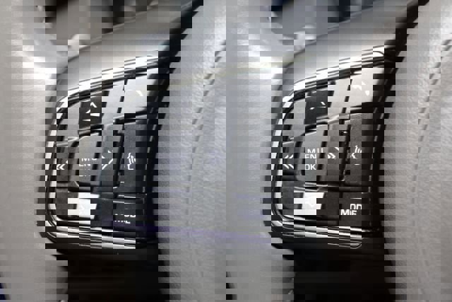 Used 2017 Jaguar XE Premium image 21