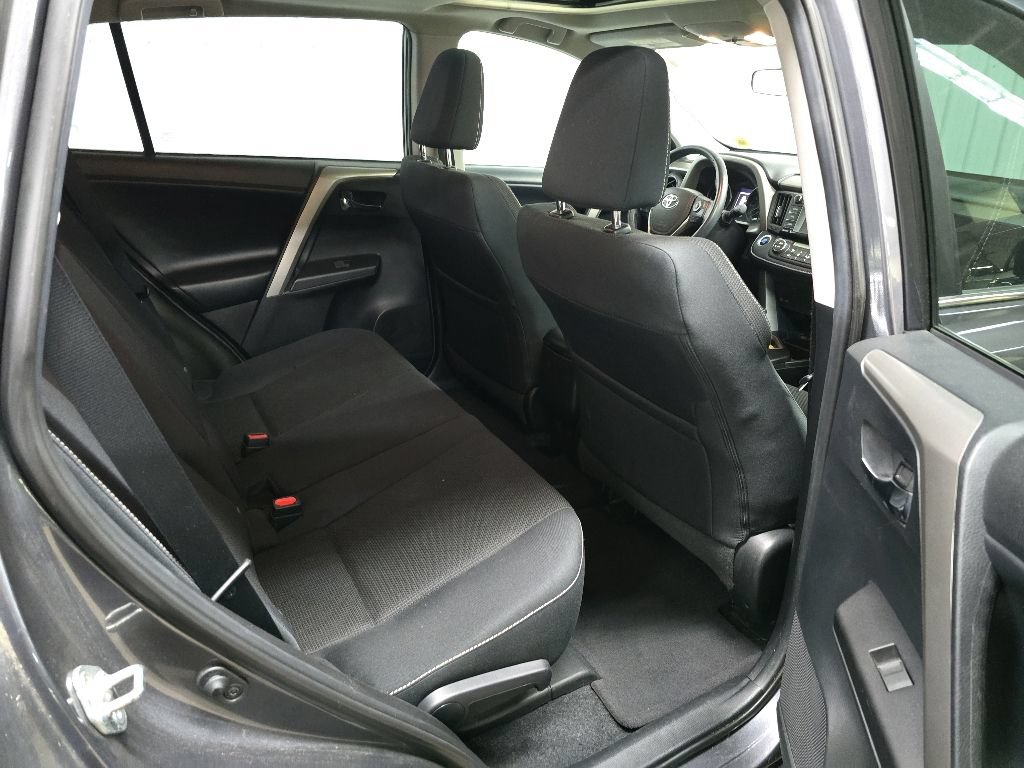 Used 2018 Toyota RAV4 XLE w/ Plus Extra Value Package AWD/4WD image 18