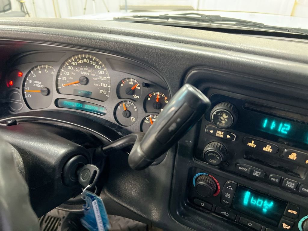 Used 2003 Chevrolet Silverado 2500 LS AWD/4WD image 16