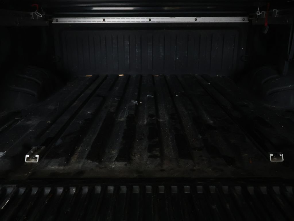 Used 2017 Nissan Titan SL image 14