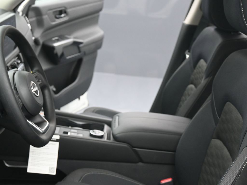 New 2026 Nissan Pathfinder S image 18