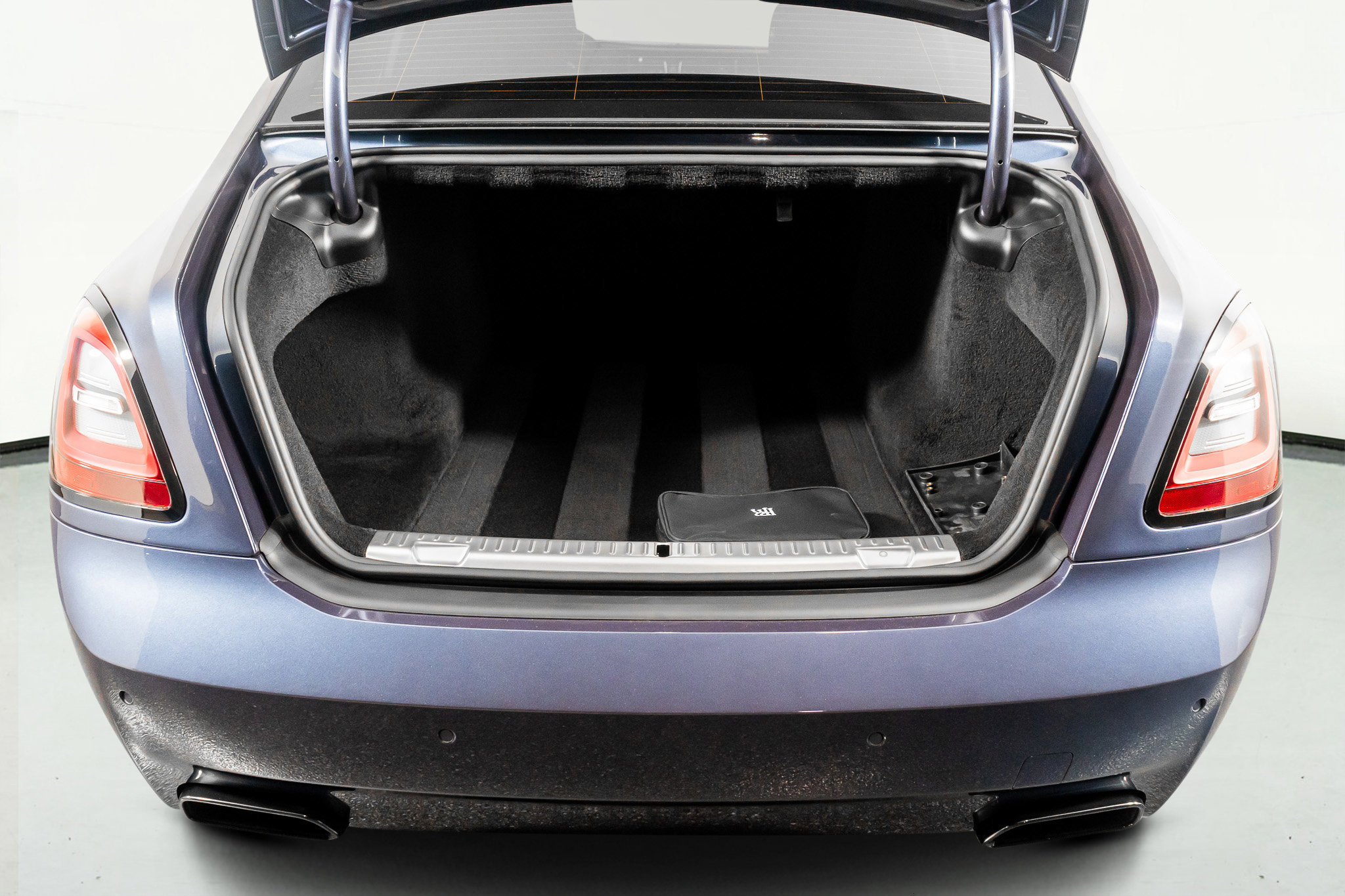 Used 2024 Rolls-Royce Ghost Black Badge w/ Black Badge Ghost Package image 59