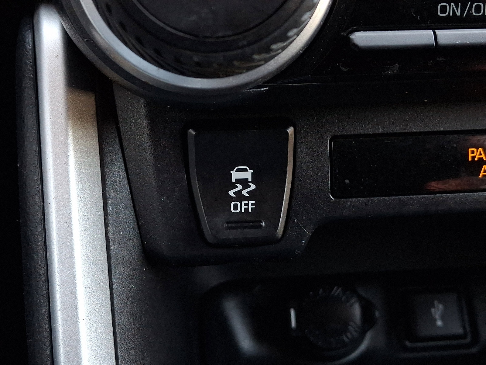 Used 2020 Toyota RAV4 LE w/ All Weather Liner Package AWD/4WD image 24