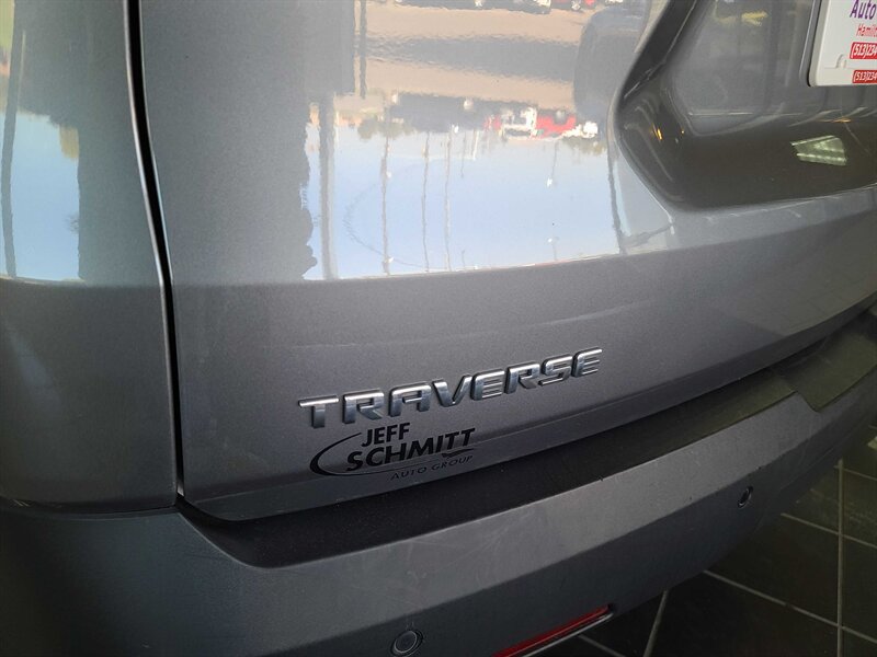 Used 2020 Chevrolet Traverse LT FWD image 37