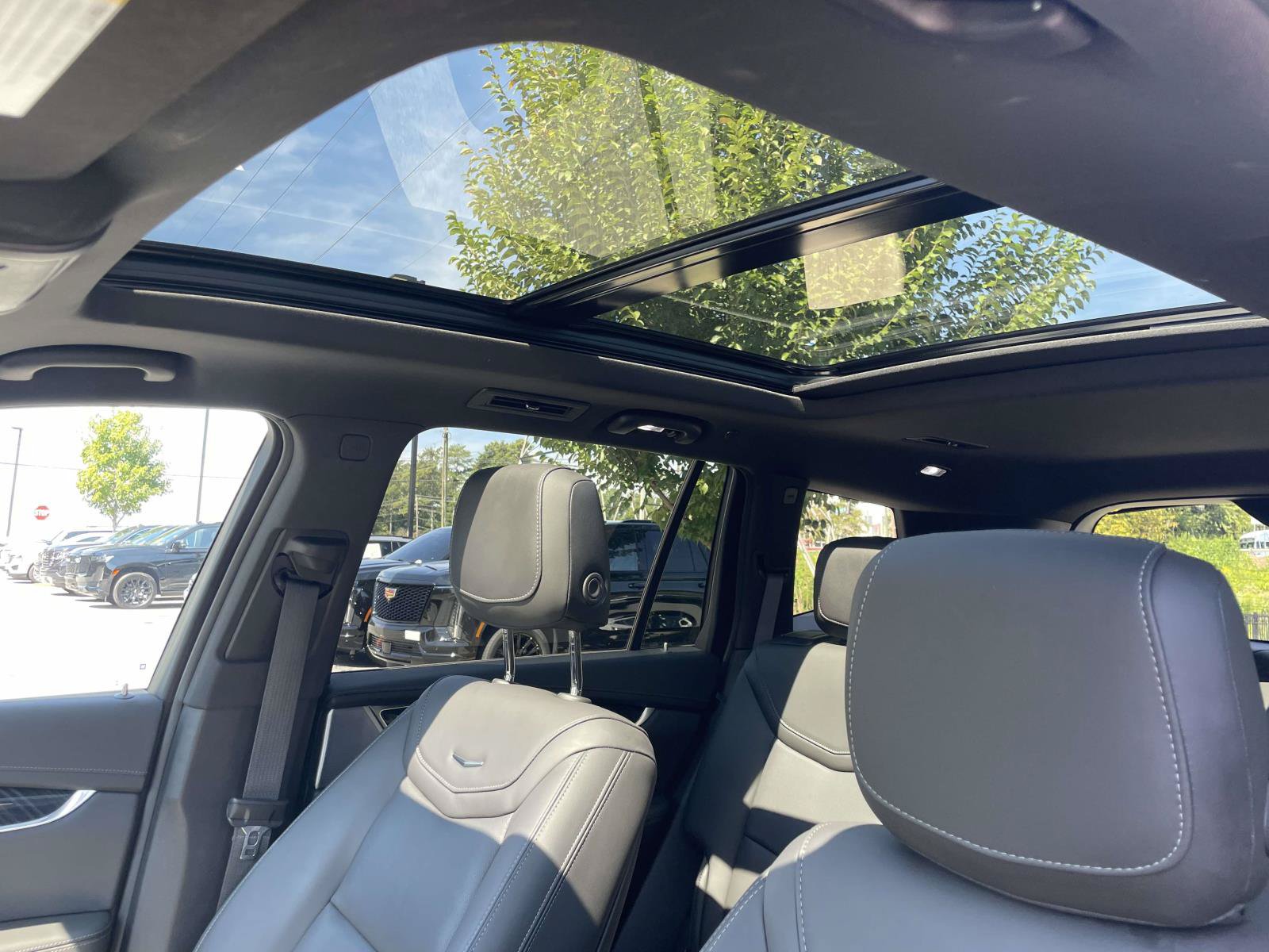 Used 2024 Cadillac XT6 Premium Luxury w/ Technology Package FWD image 18