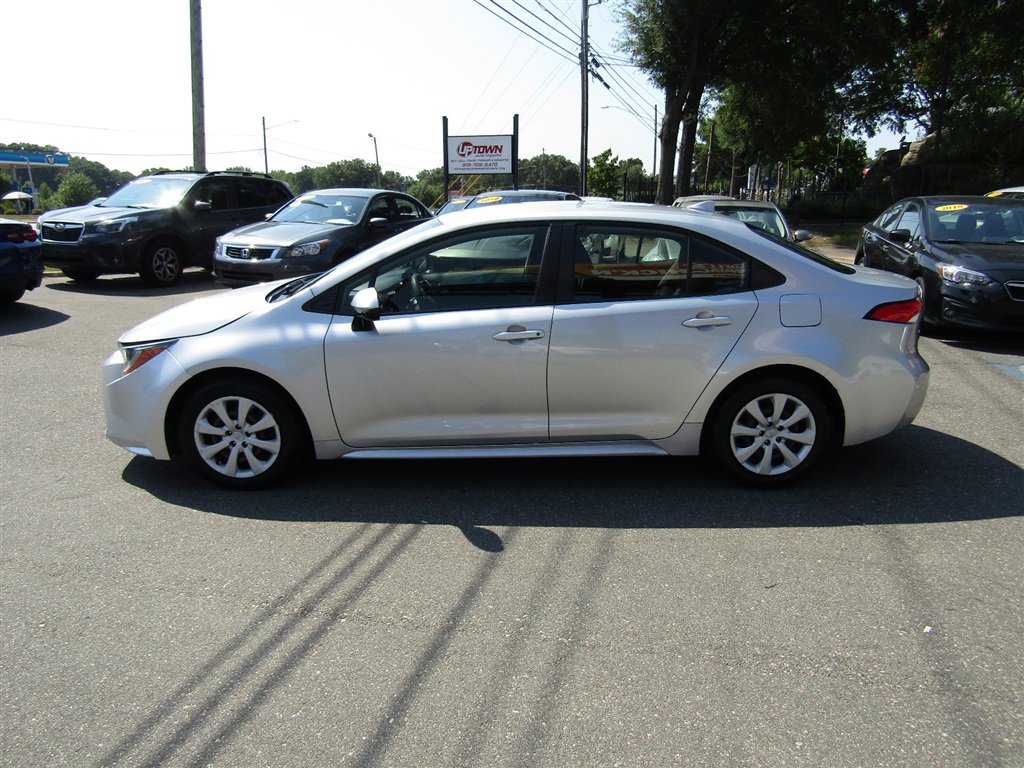 Used 2022 Toyota Corolla LE w/ Carpet Mat Package (TMS) FWD image 4