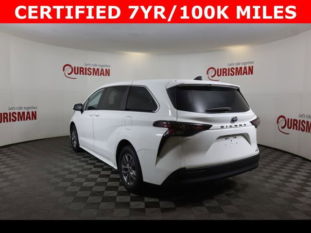 Used 2024 Toyota Sienna LE image 4