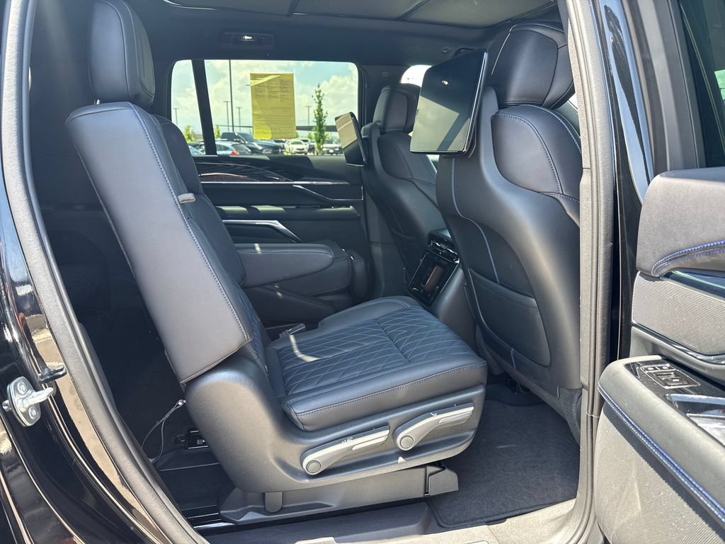 Used 2026 Cadillac Escalade IQL Sport 1 AWD/4WD image 33