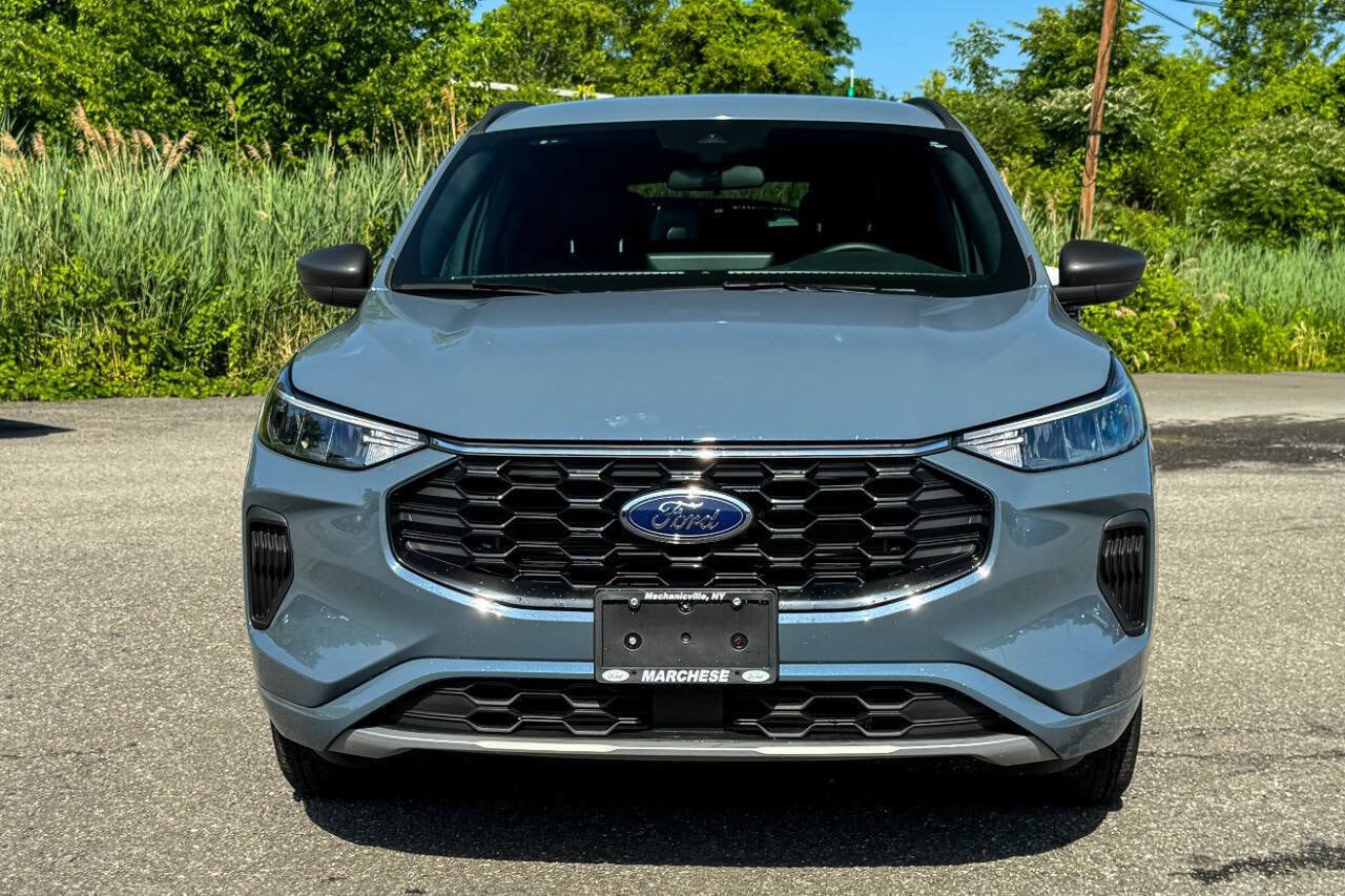 Used 2023 Ford Escape ST-Line w/ Tech Pack #1 AWD/4WD image 8