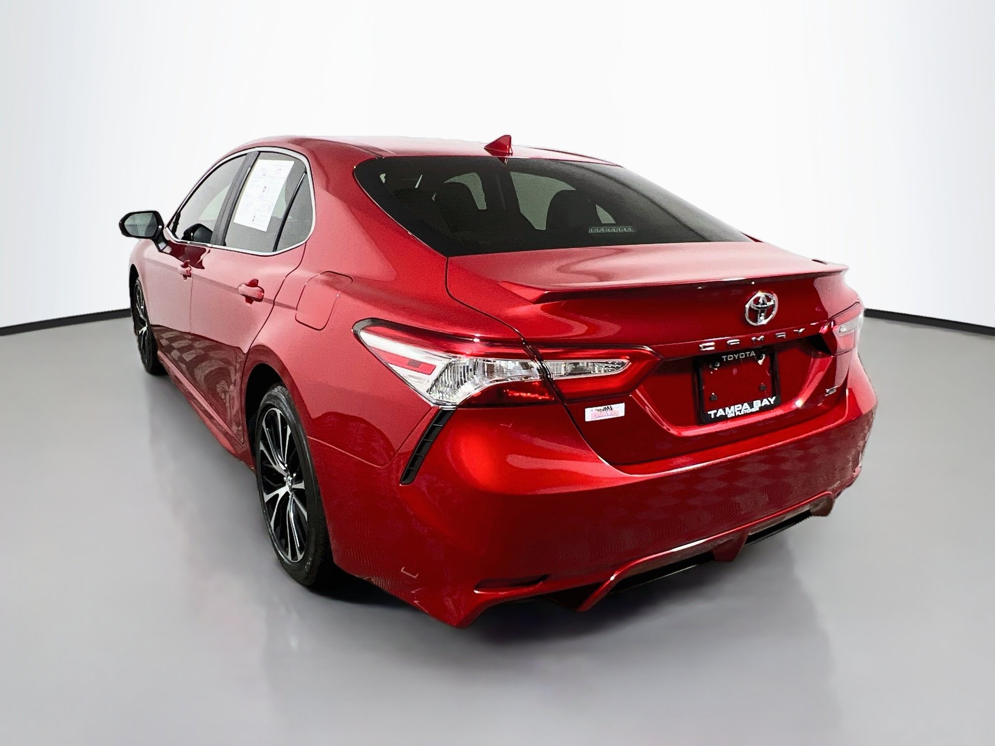 Used 2020 Toyota Camry SE FWD image 8
