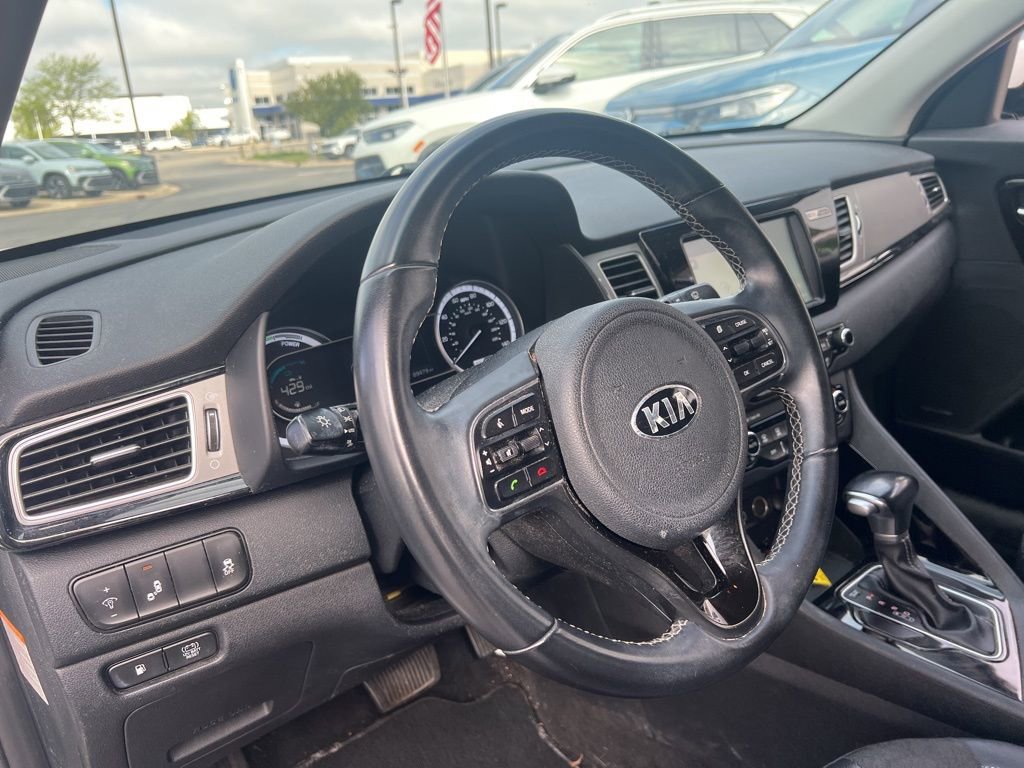Used 2017 Kia Niro EX FWD image 12
