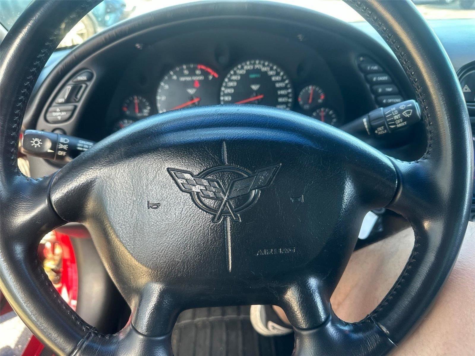 Used 2004 Chevrolet Corvette Coupe w/ Preferred Equipment Group RWD image 21