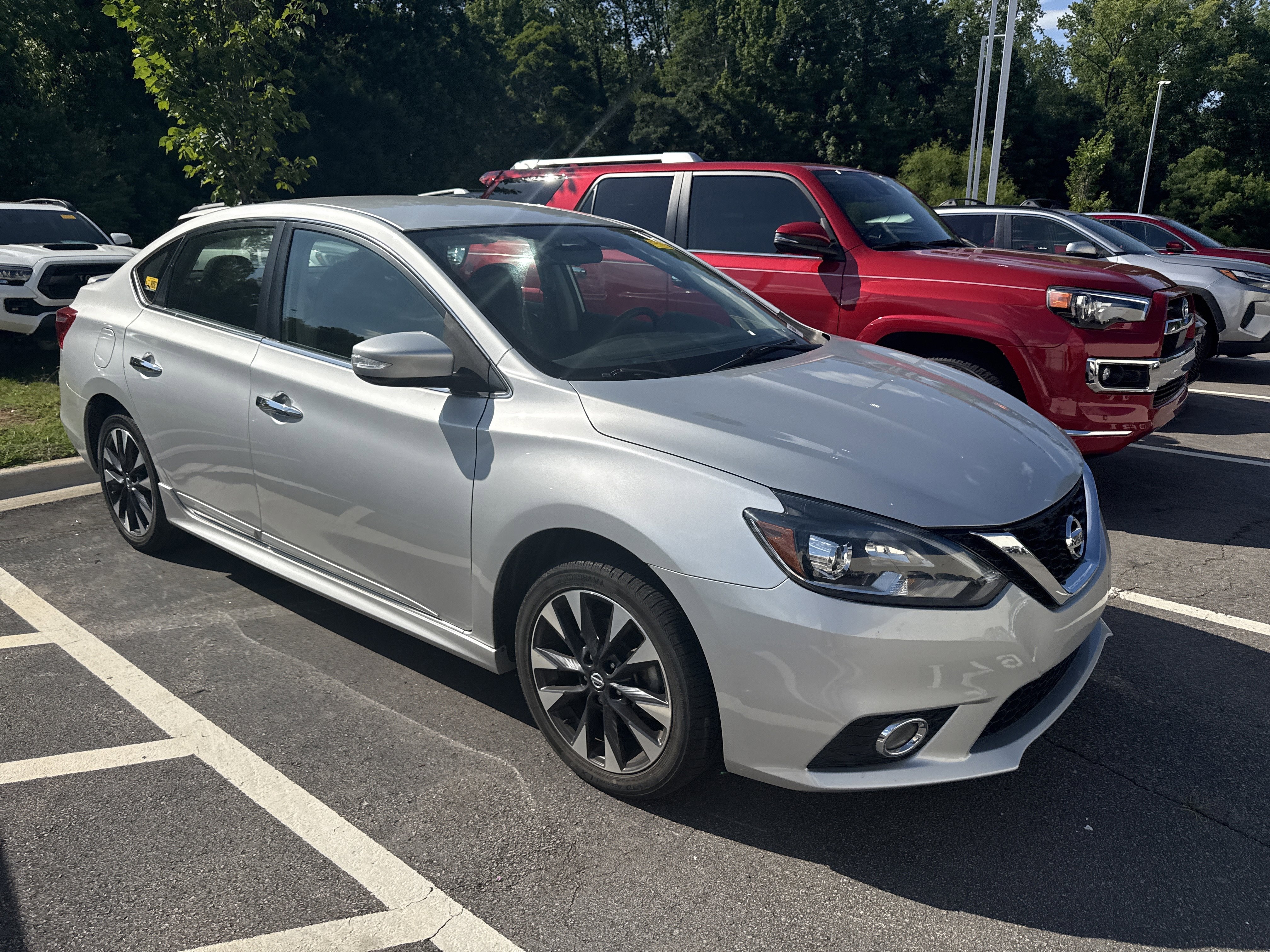 Used 2018 Nissan Sentra SR w/ Technology Package FWD image 5
