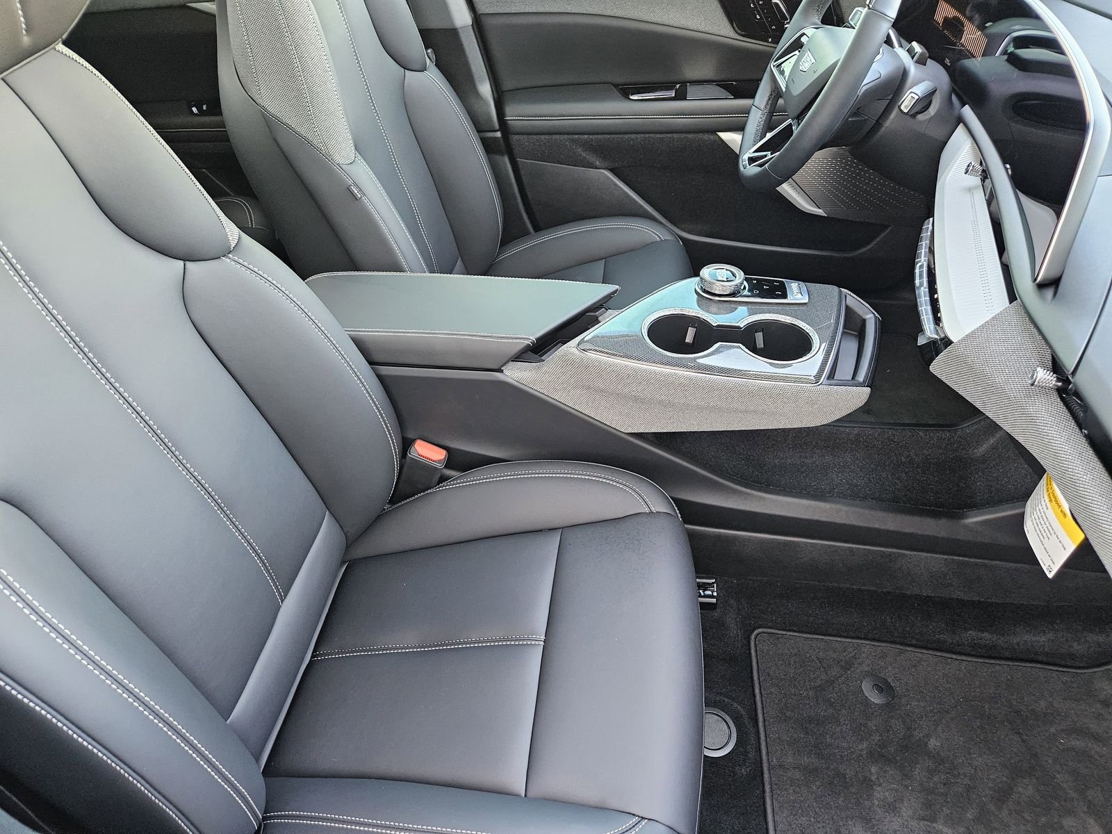 New 2026 Cadillac Optiq Luxury 1 image 16