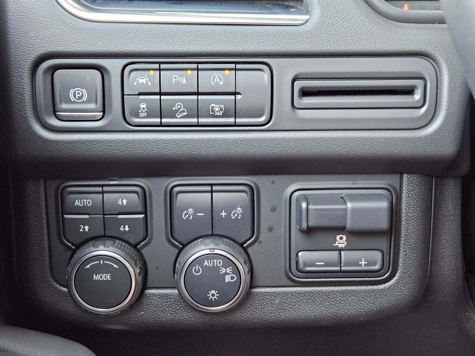 Certified 2024 Chevrolet Tahoe Z71 w/ Luxury Package image 25