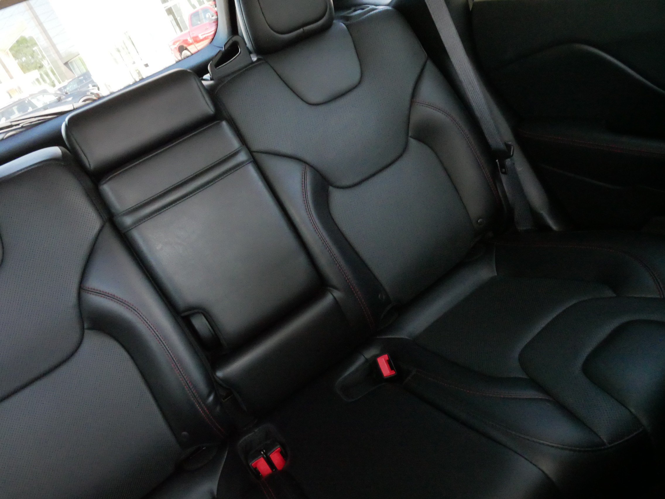 Used 2019 Jeep Cherokee Trailhawk AWD/4WD image 14