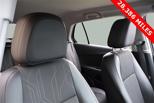 Used 2022 Chevrolet Trax LT w/ LT Convenience Package image 17