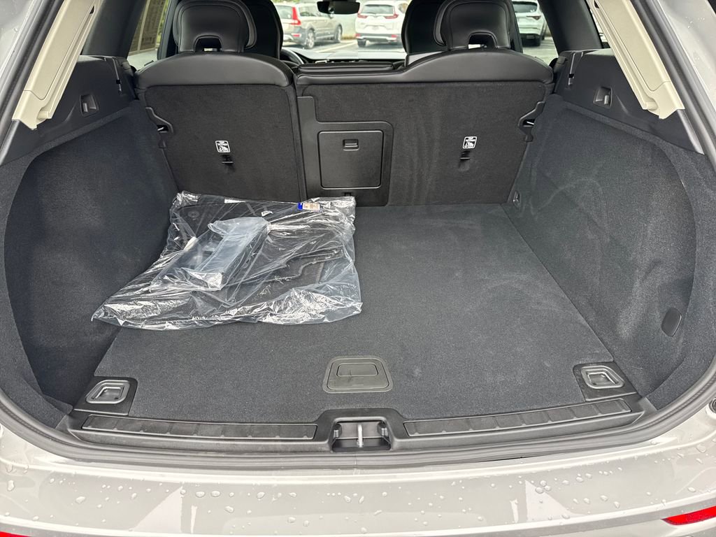 Certified 2025 Volvo XC60 B5 Core w/ Climate Package image 27