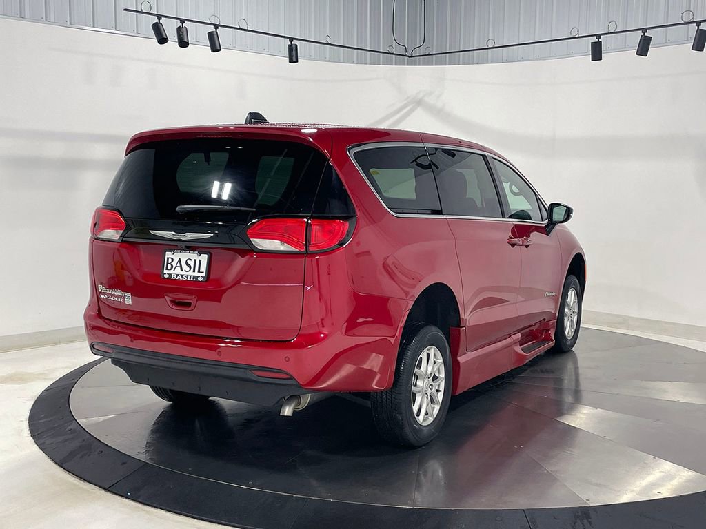 Used 2026 Chrysler Voyager LX image 6