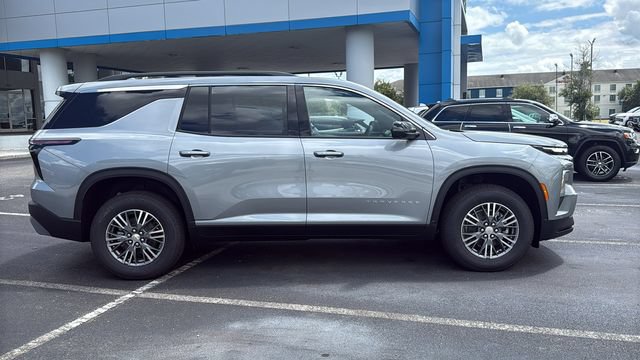 New 2027 Chevrolet Traverse LT w/ Driver Confidence Package FWD image 8
