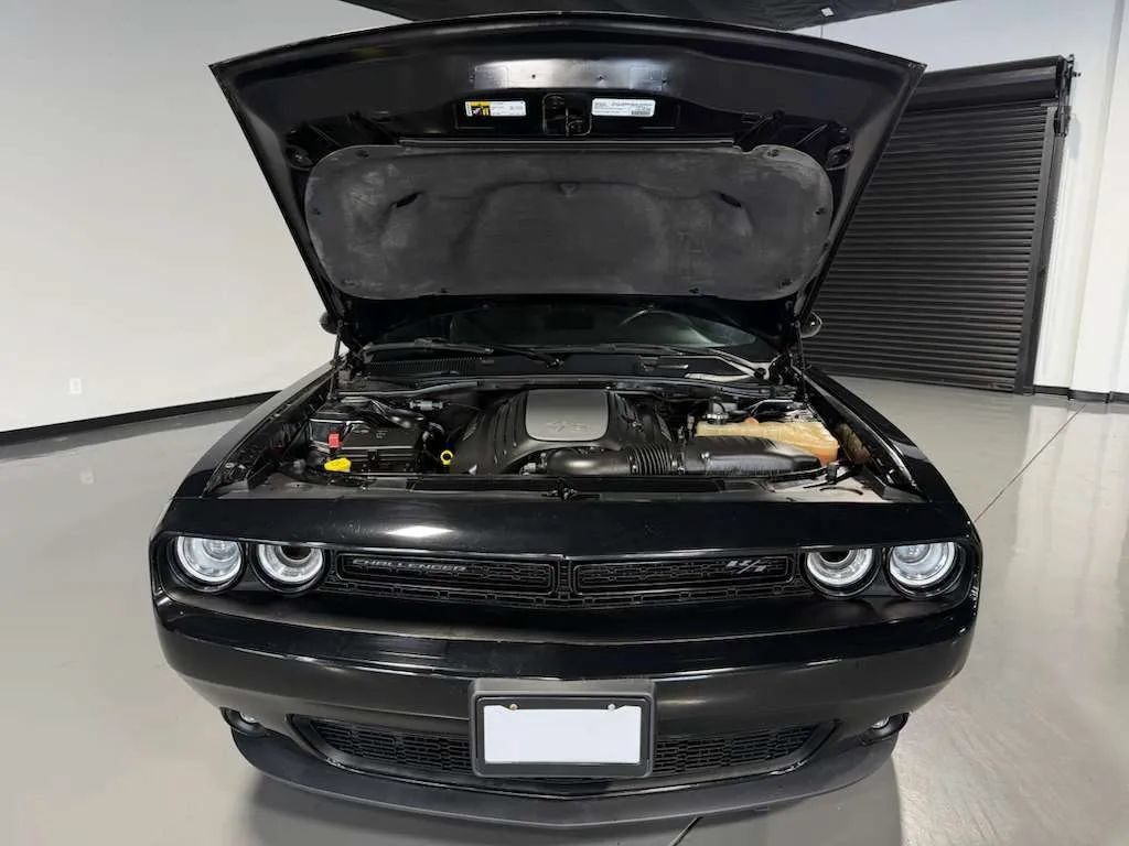 Used 2016 Dodge Challenger R/T w/ Blacktop Package RWD image 4