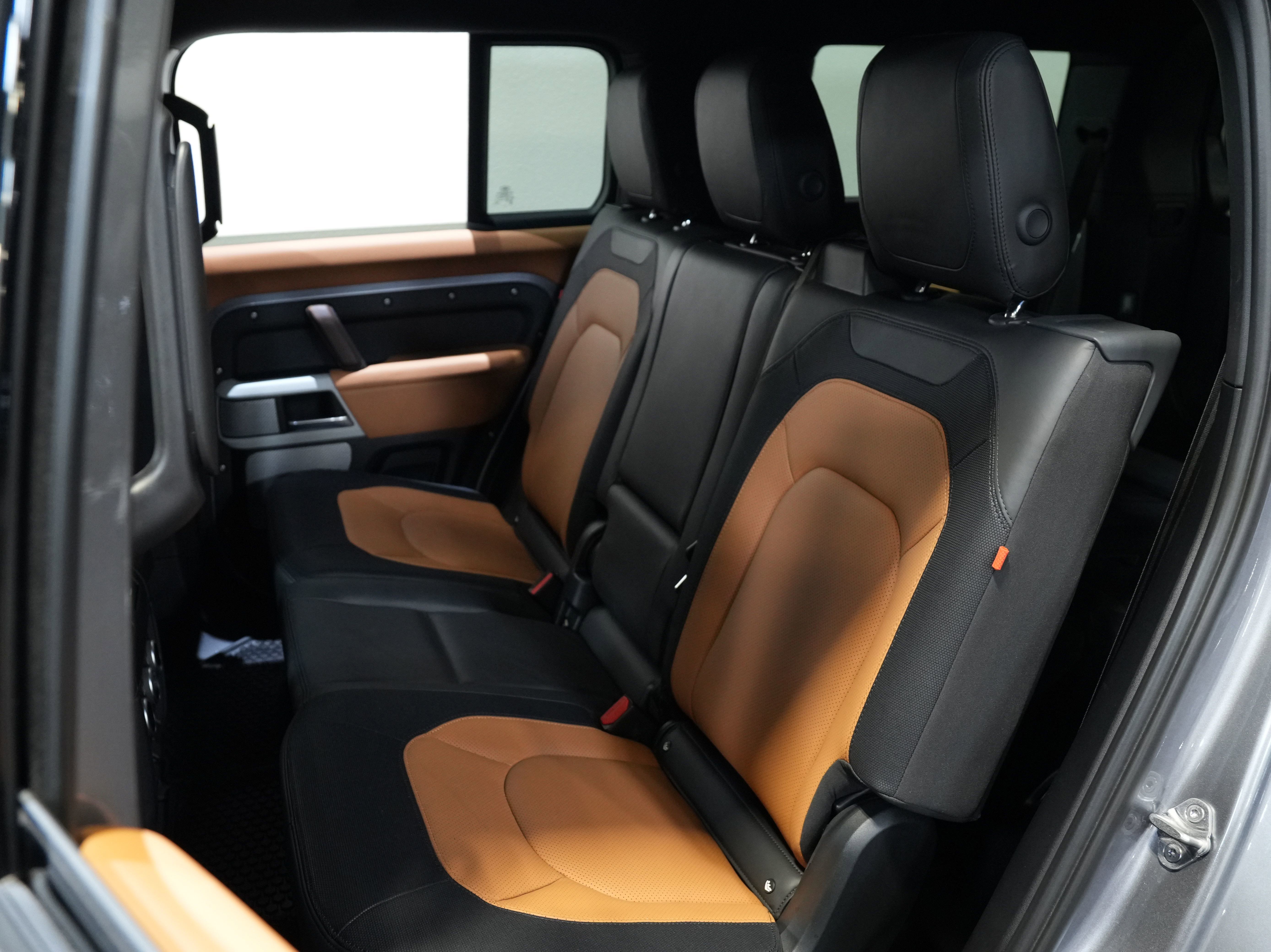 Used 2023 Land Rover Defender 130 X-Dynamic SE AWD/4WD image 35