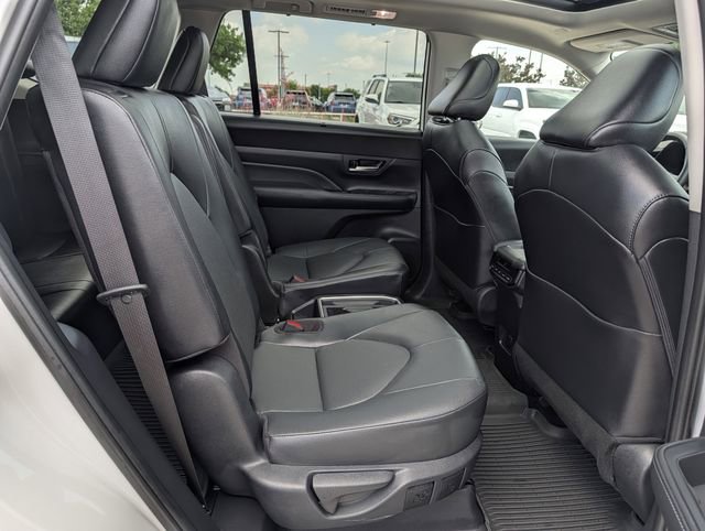 Used 2025 Toyota Grand Highlander FWD image 32