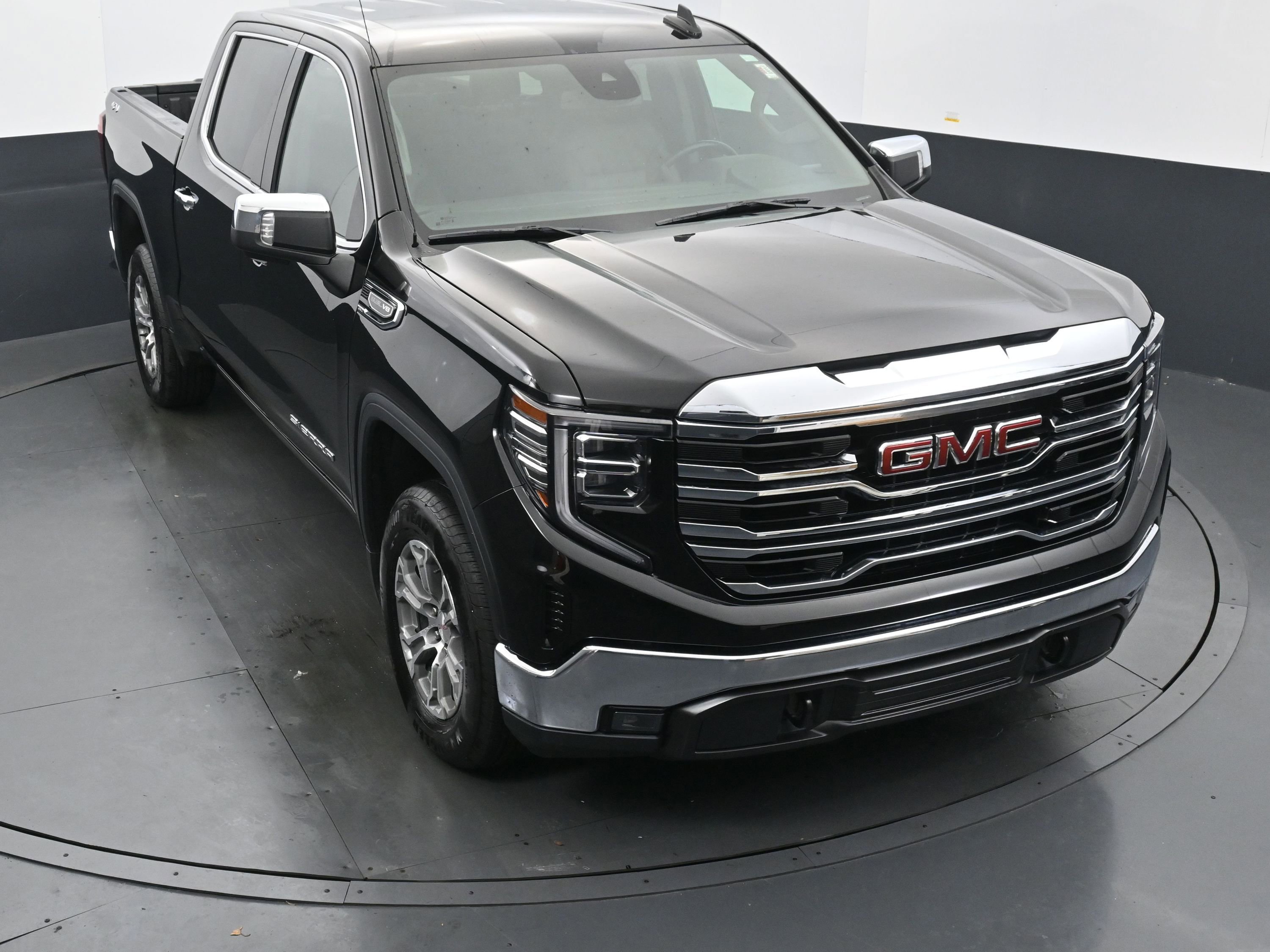 Used 2025 GMC Sierra 1500 SLT image 30