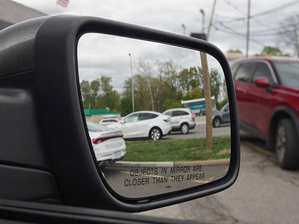Used 2018 Ford Explorer XLT w/ Equipment Group 202A AWD/4WD image 39