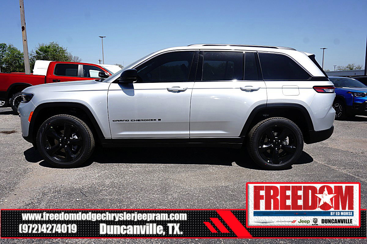 New 2026 Jeep Grand Cherokee Limited AWD/4WD image 2