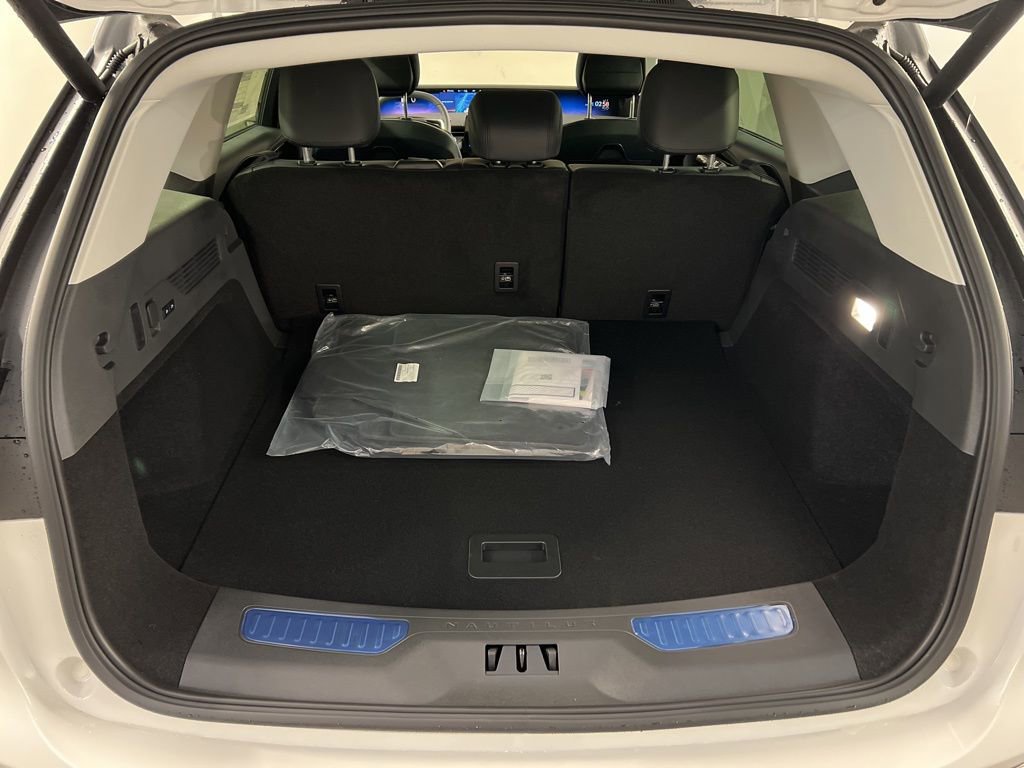 New 2026 Lincoln Nautilus Premier AWD/4WD image 35
