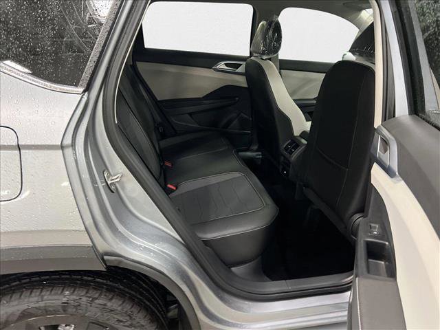 New 2025 Volkswagen Taos SE image 16