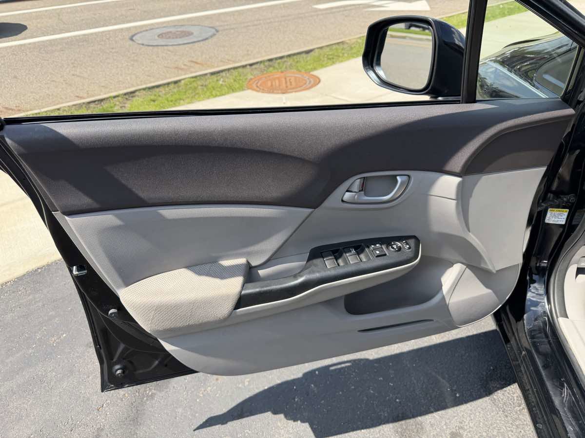 Used 2012 Honda Civic LX image 11