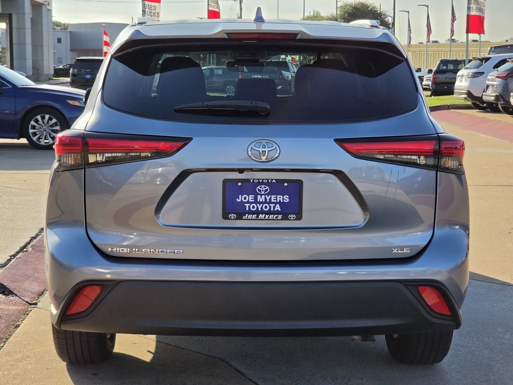 Used 2022 Toyota Highlander XLE FWD image 8