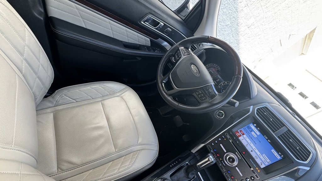 Used 2017 Ford Explorer Platinum image 15